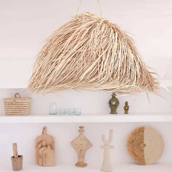 Large fringed ball suspension in raffia