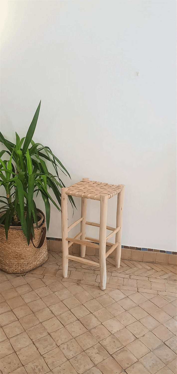 Natural bar stool in laurel wood and leather