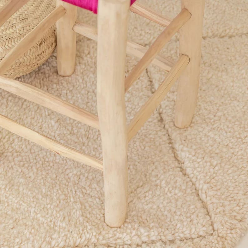 Natural stool in raw wood and pink rope braiding